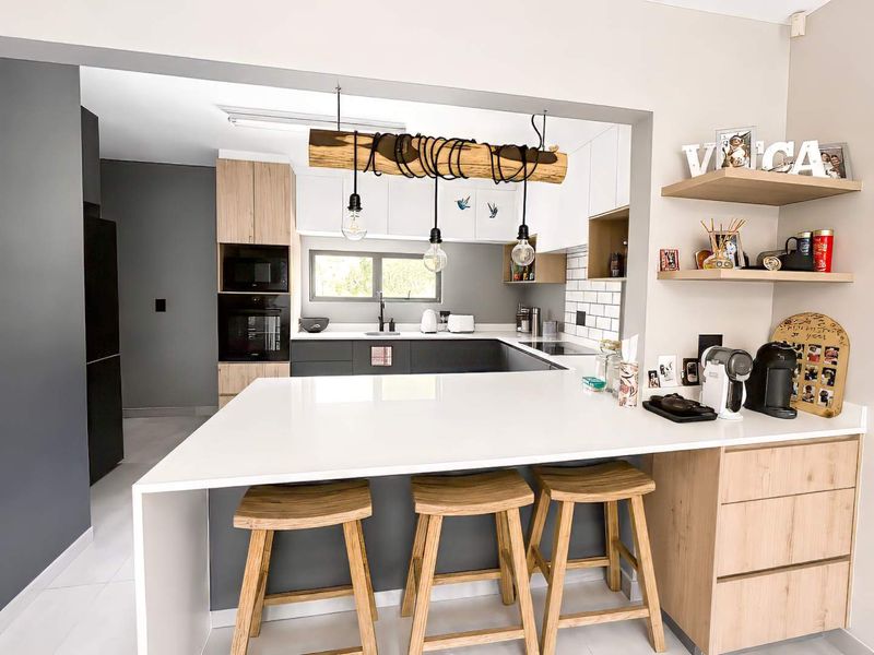 Modern Contemporary Living with Everyday Convenience - Photo 7