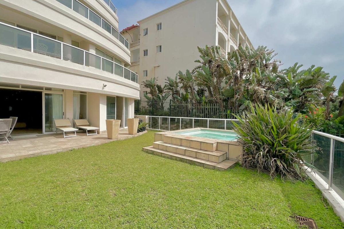 Stunning Beach front Apartment - Photo 2