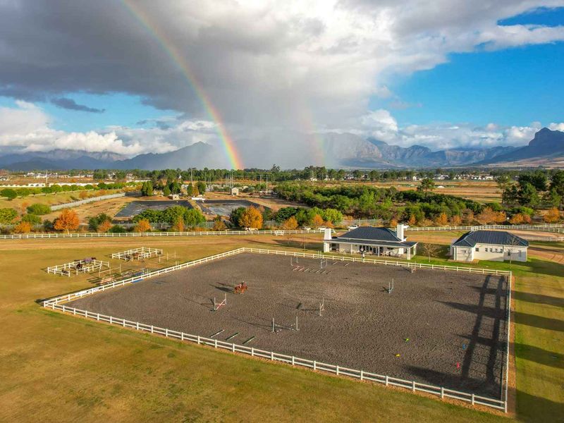 An Exceptional Opportunity to own the 1,96 hectare Equestrian School with premium facilities, located within the Equestrian hub on Val de Vie Estate - Photo 3