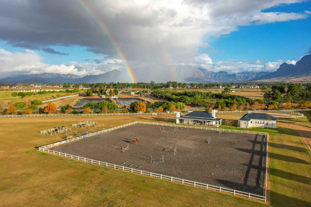 An Exceptional Opportunity to own the 1,96 hectare Equestrian School with premium facilities, located within the Equestrian hub on Val de Vie Estate - Photo 3