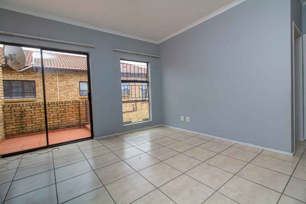 Secure Living Near Top Shopping & Entertainment Hubs - Photo 3