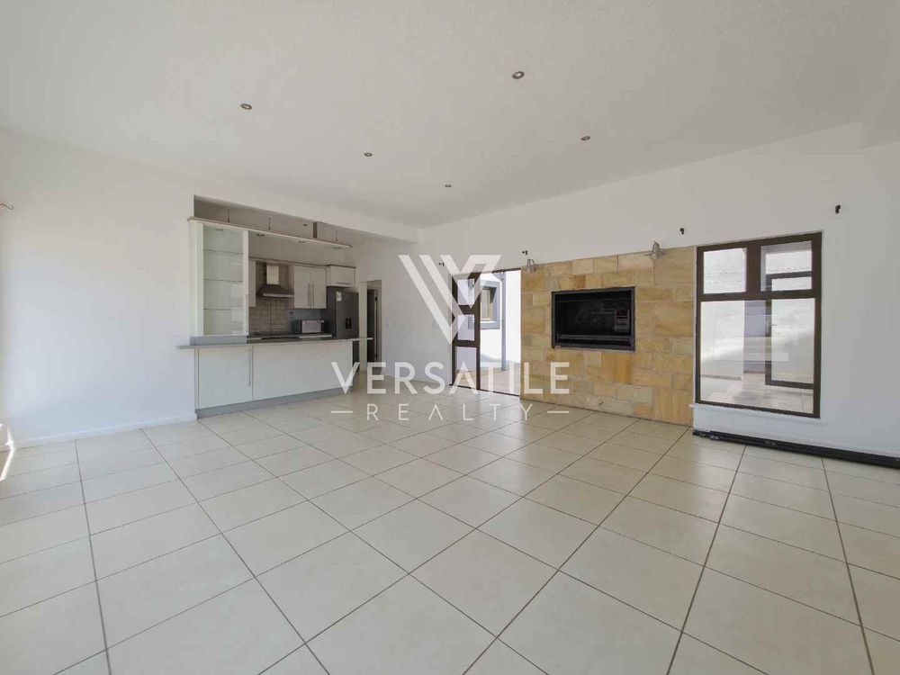 Open plan dining with BBQ 10