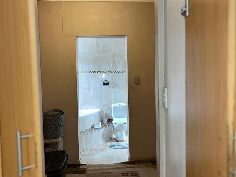 2-Bedroom Double Storey Freestanding House + 2 rooms outside( Income generating) - Photo 8