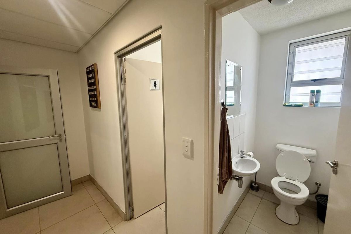 4 Private Office Spaces To Let - Photo 5