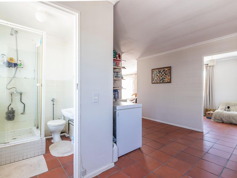 Investor's Dream: Modern, Secure, and Centrally Located - Photo 9