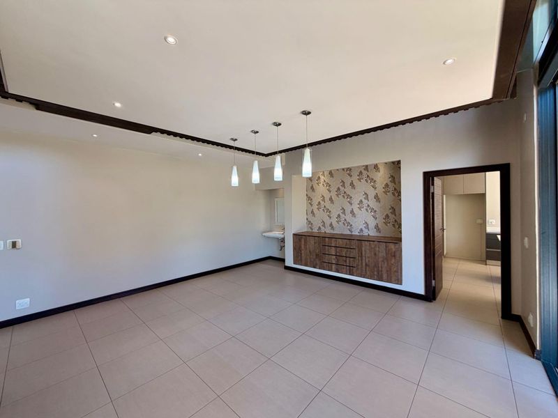 Elegant Four Bedroom Family Home to Rent in Waterfall Country Village Estate - Photo 8