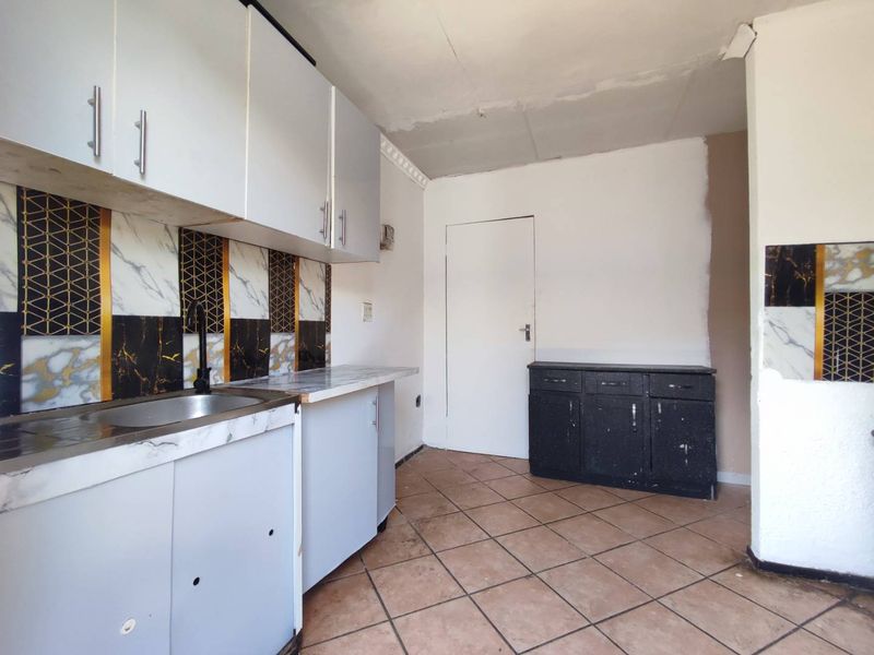 5 Bedroom House for Sale in Cosmo City - Photo 4