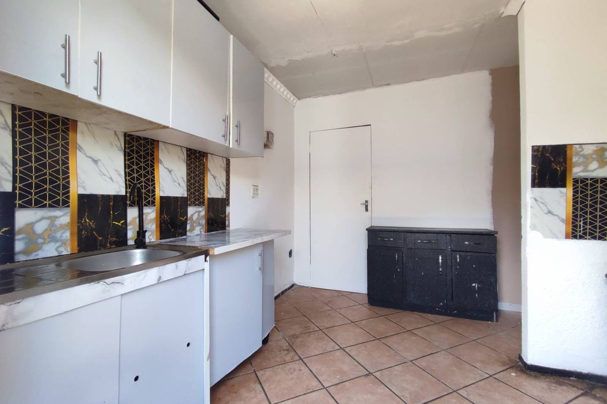 5 Bedroom House for Sale in Cosmo City - Photo 4