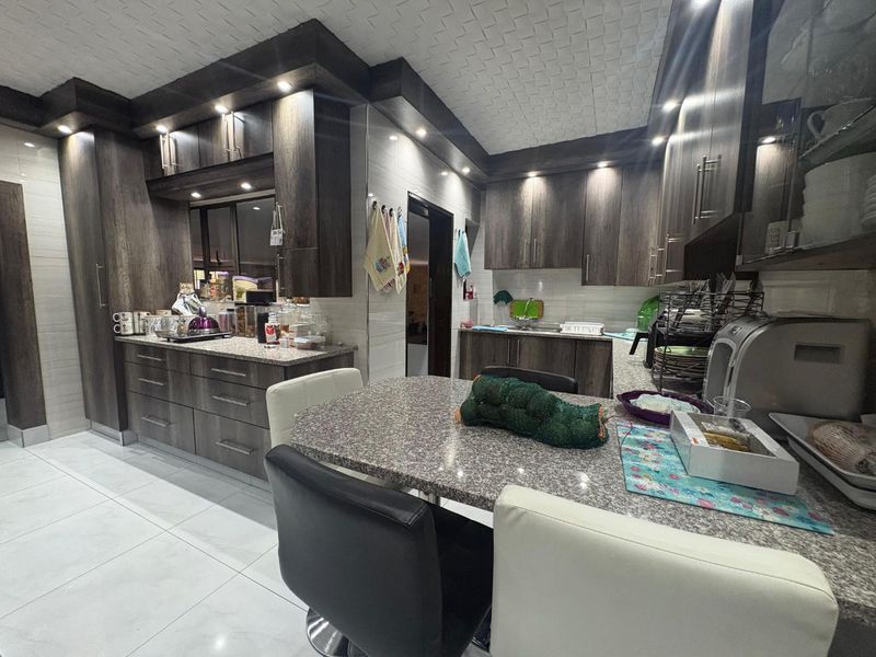 The Complete Modern Family Home with Two Bedroom Flatlet - Photo 9