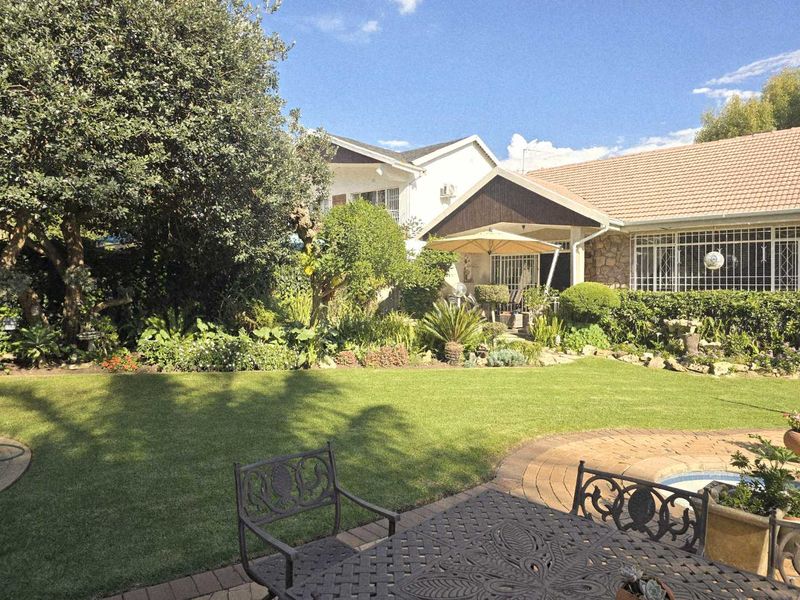 Stunning Home - Photo 4