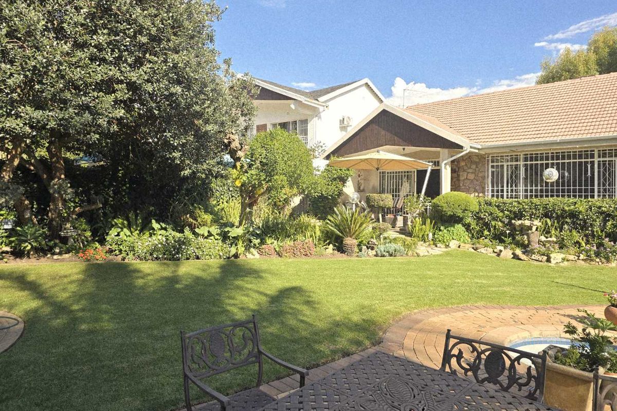 Stunning Home - Photo 4