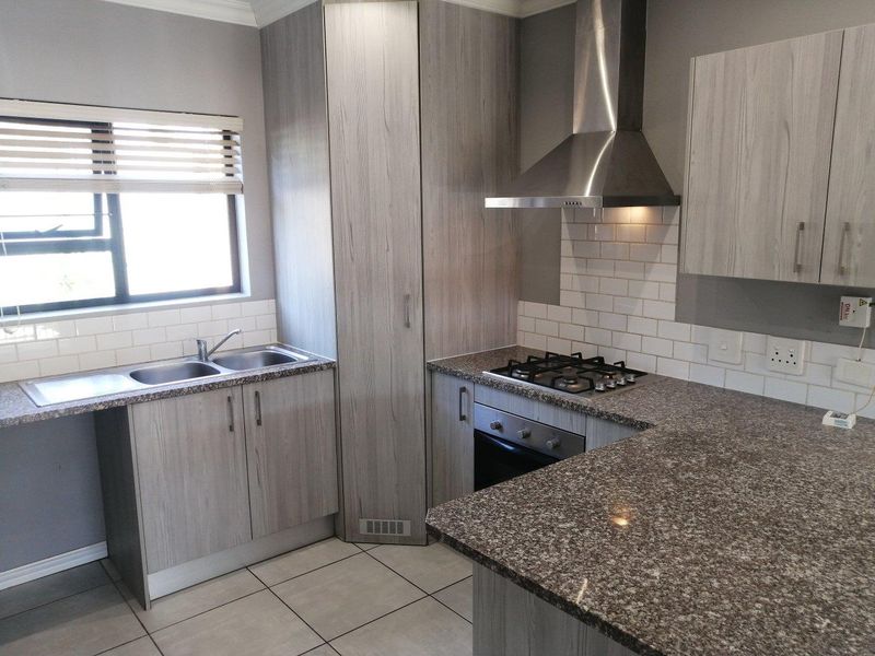 Stunning 3 bed garden apartment at Twenty on Furrow Homes Haven - Photo 3