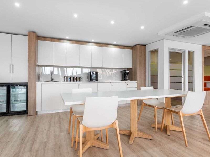 Serviced office space for 10 persons in Regus Pharos House - Photo 7