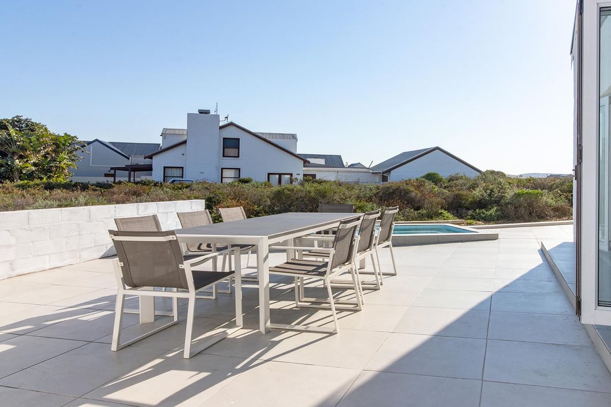 Endless Views, Fresh Sea Air, and Space to Unwind - Photo 2