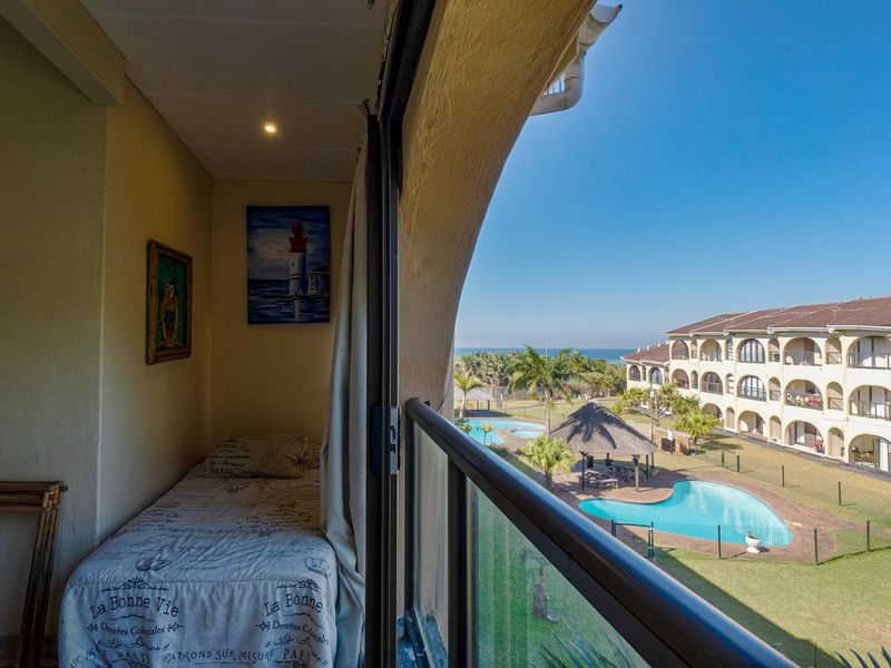 On the beach - Photo 7