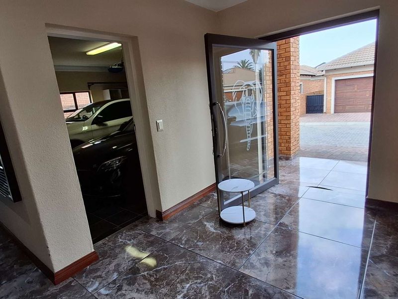 Spacious Double-Storey Home in New Market Park Awaits You! - Photo 4