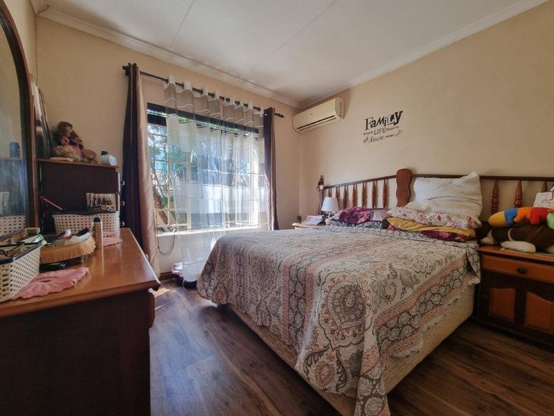 UPMARKET SOUGHT AFTER COMPLEX - Photo 9