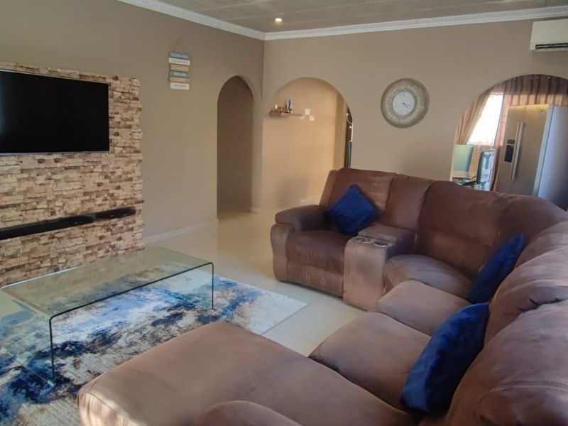 3 Bedroom House for sale in Escombe - Photo 3