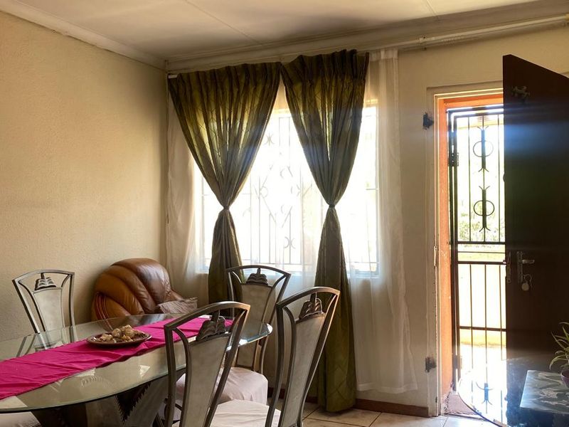 3 Bedroom House for sale - Photo 5