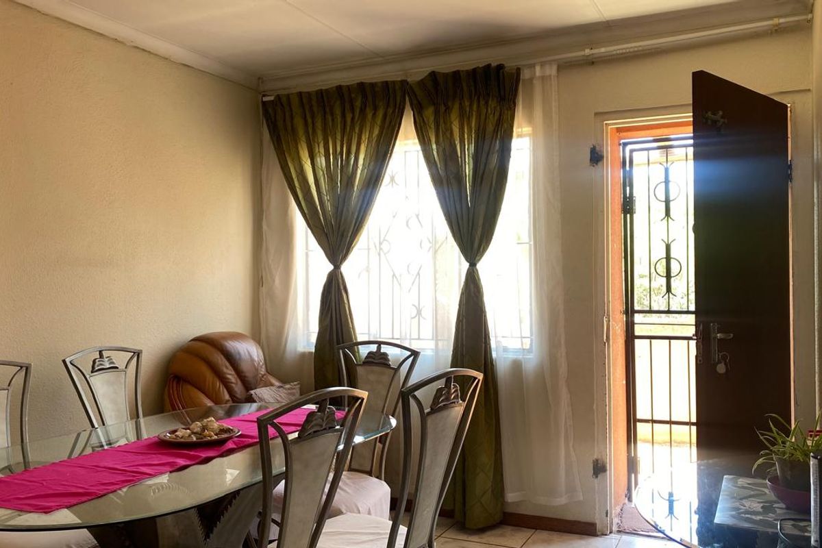 3 Bedroom House for sale - Photo 5