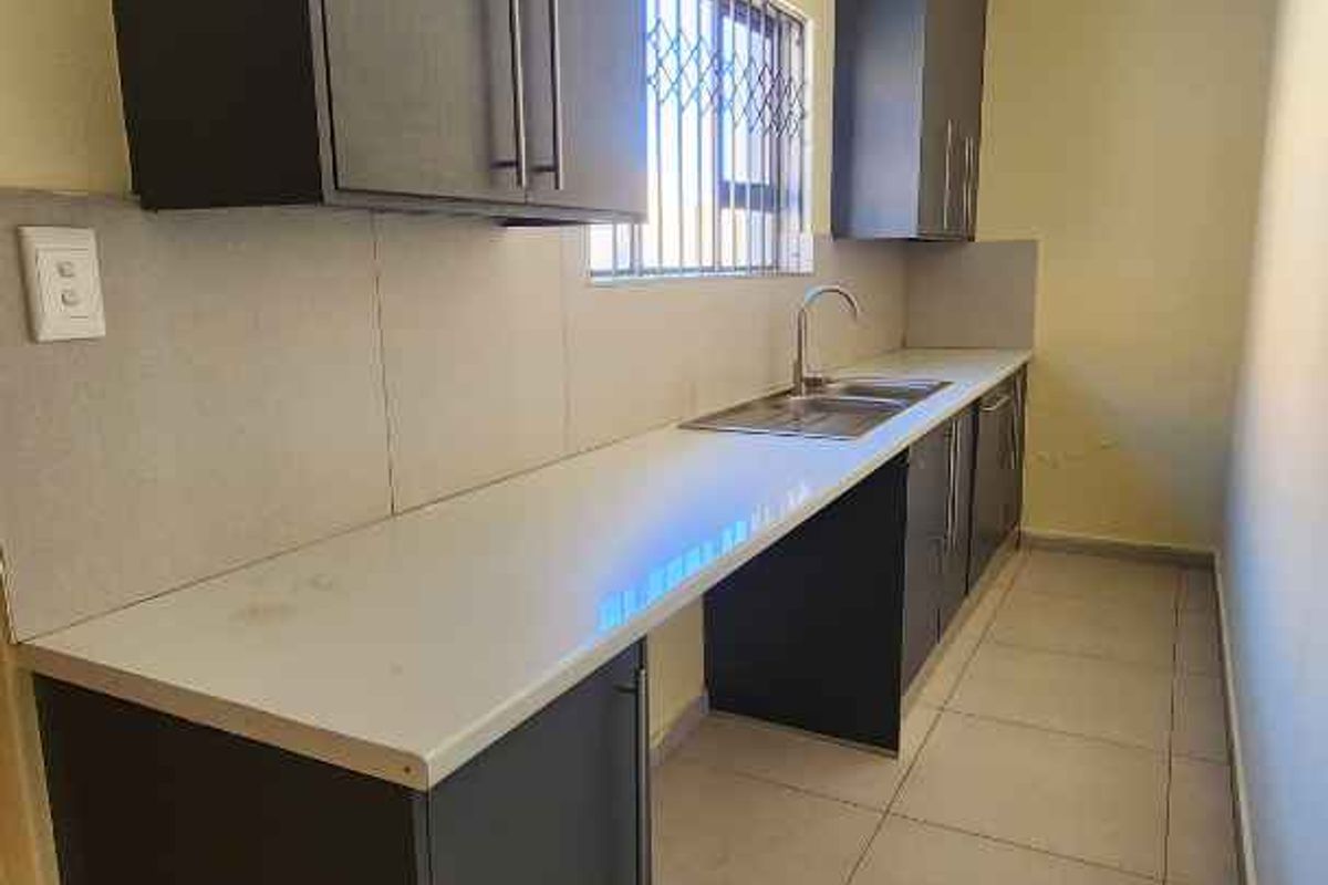 3 Bedroom House To Rent In The Orchards - Photo 3