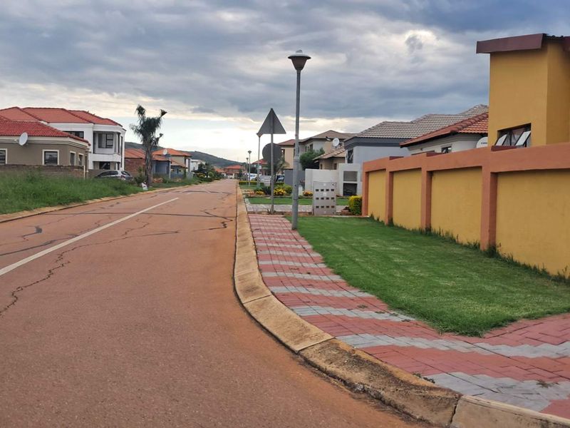 IMMACULATE HOME AT LAVENDER ESTATE - Photo 5