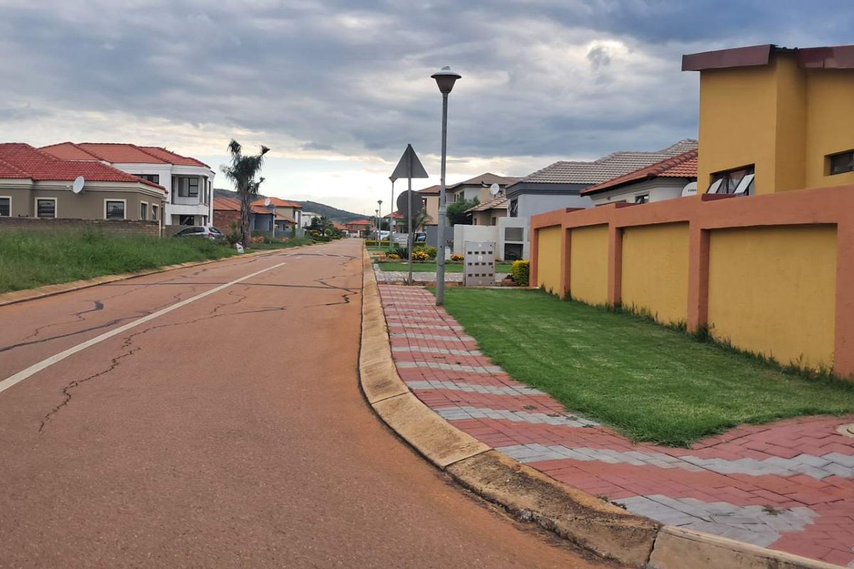 IMMACULATE HOME AT LAVENDER ESTATE - Photo 5