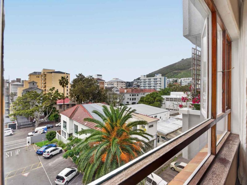 BEACHFRONT LIVING IN THE HEART OF SEA POINT - Photo 4