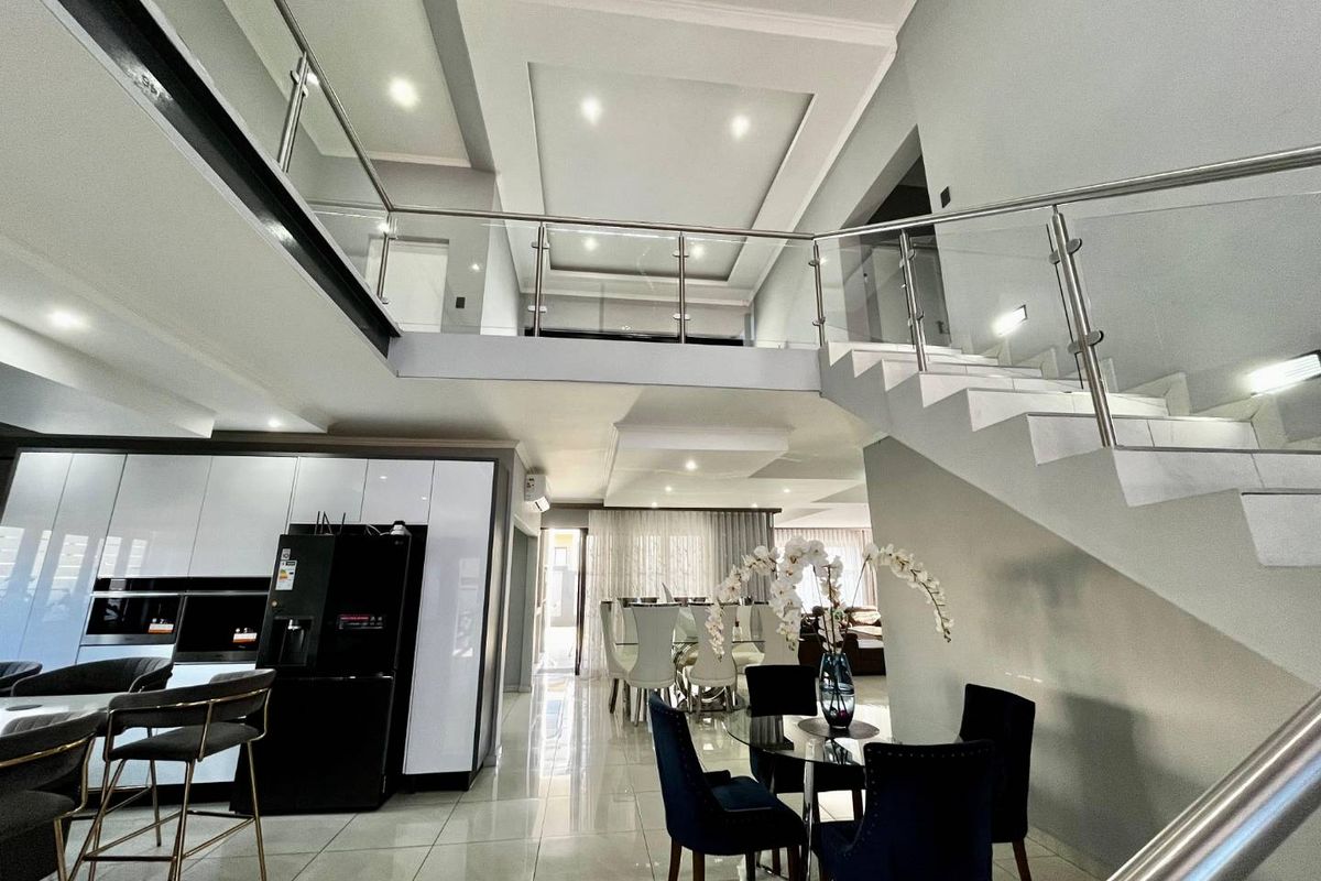 Luxurious 5-Bedroom House in Six Fountains Estate - Photo 4