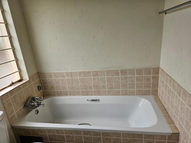 Spacious 2-Bedroom Apartment with Modern Amenities at Park Square - Photo 9