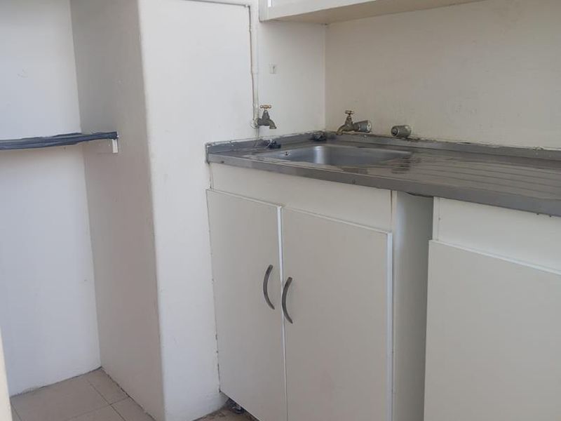 A BACHELOR FLAT TO RENT IN SUNNYSIDE - Photo 3