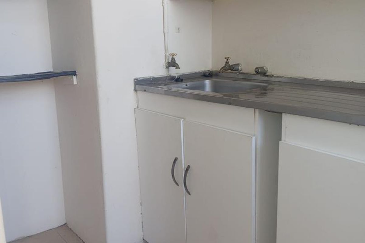 A BACHELOR FLAT TO RENT IN SUNNYSIDE - Photo 3