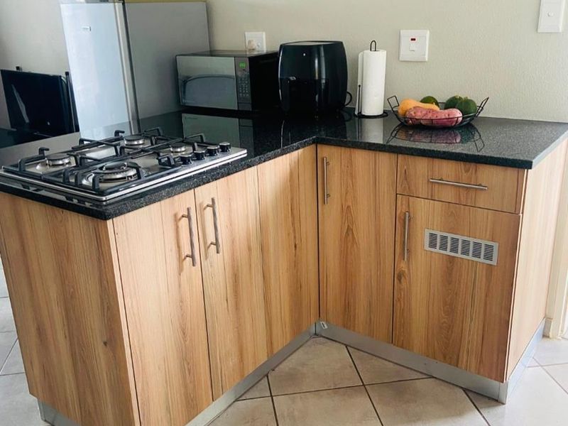 Gas Stove & Solar Geyser - Photo 8