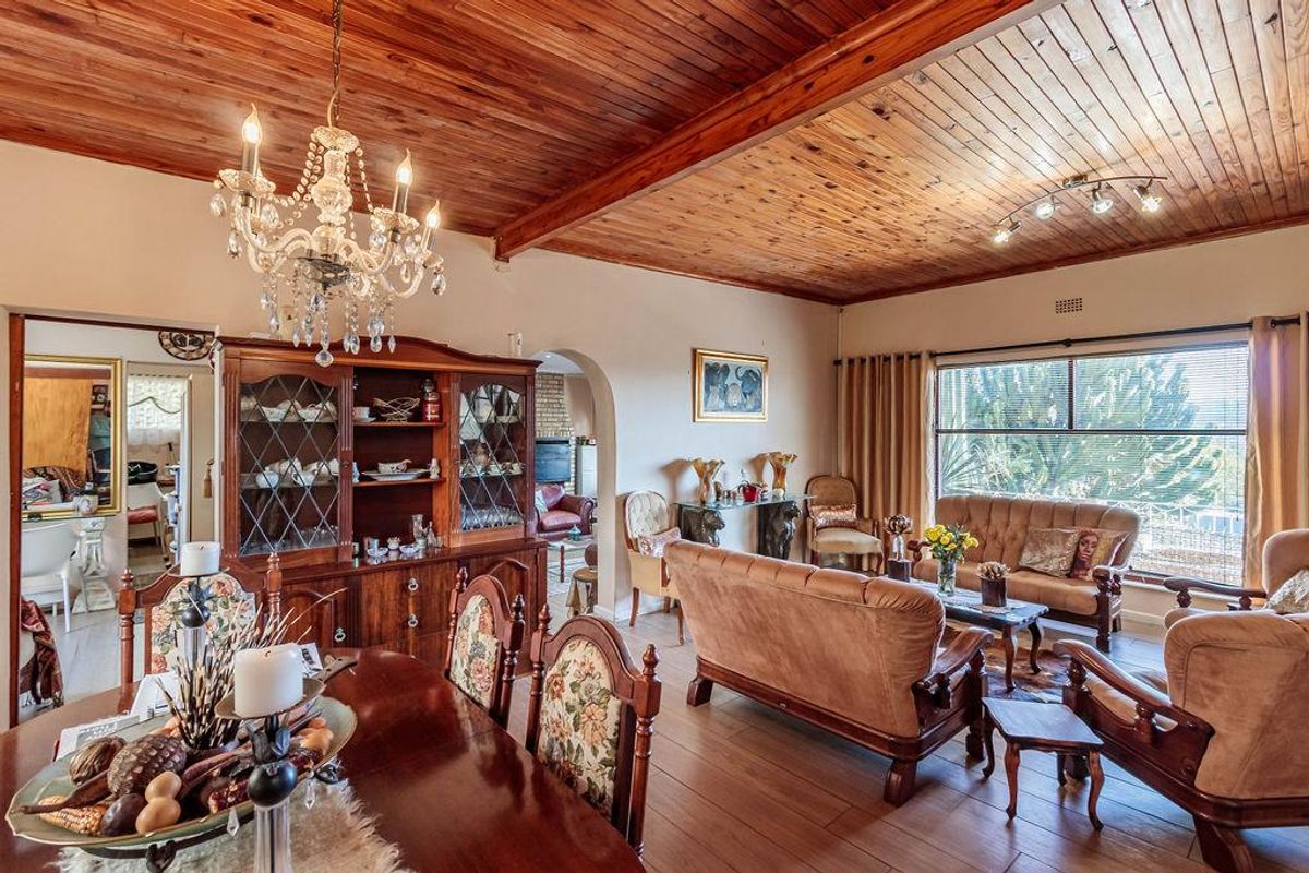 Stunning 3 bed 2 bath home for sale - Photo 5