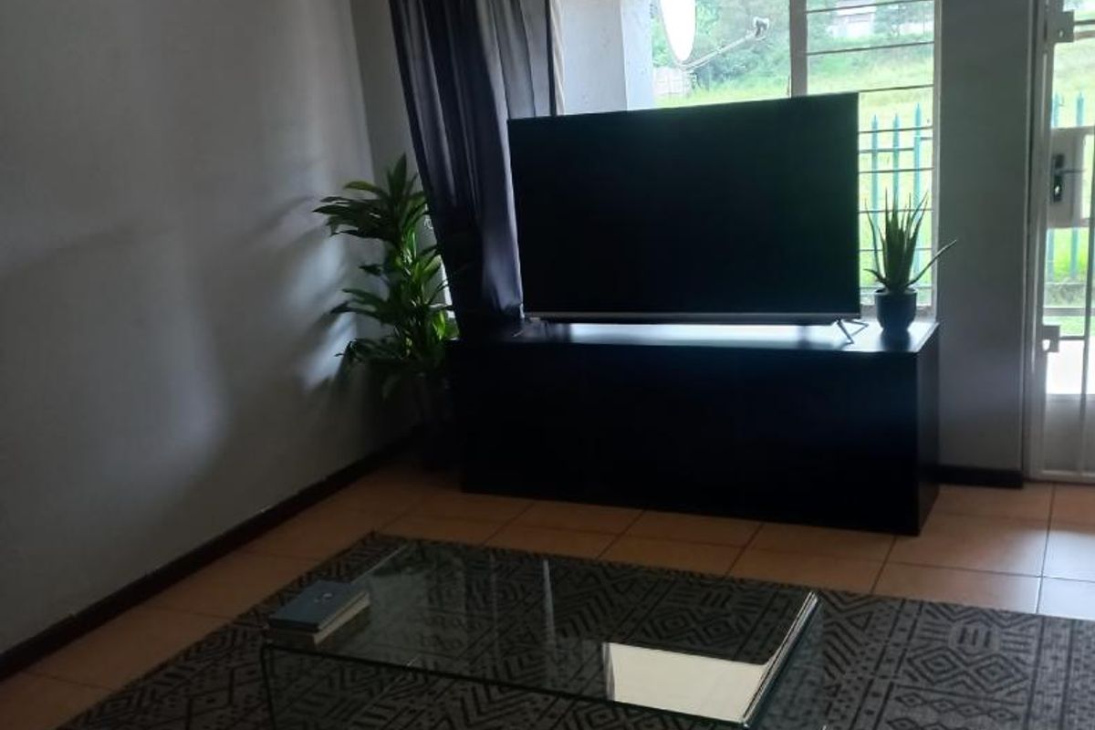 3 bedroom 2 bathroom apartment - Photo 3