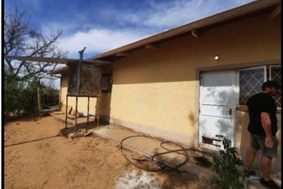 This exceptional property offers a unique blend of residential comfort, business potential, prime location close to town - Photo 4