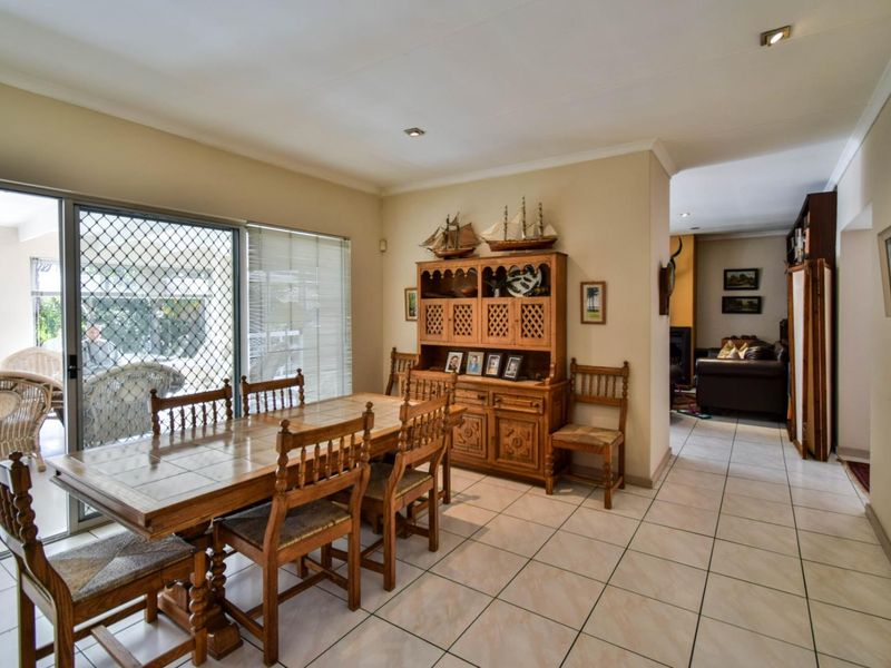 Charming 3-Bedroom Home in Prestigious Waterkloof Ridge - Photo 9