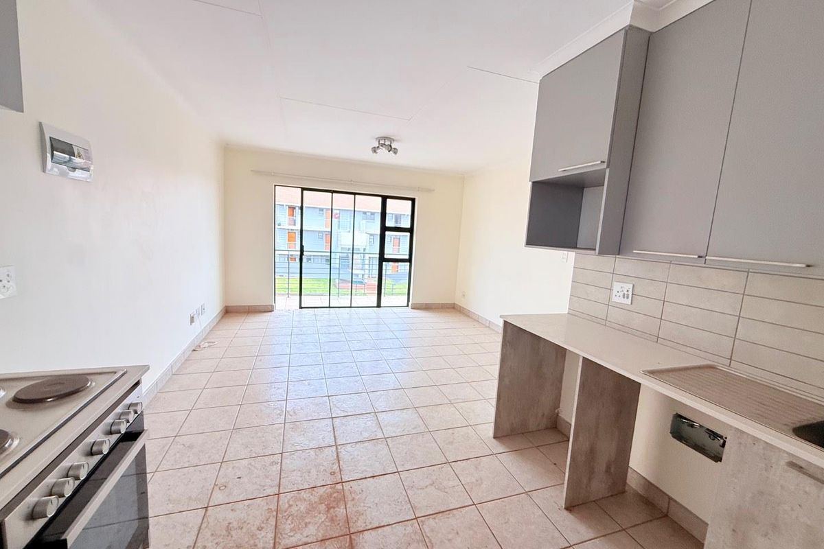 Chic Third-Floor Gem: Perfect for First-Time Buyers & Investors - Photo 3