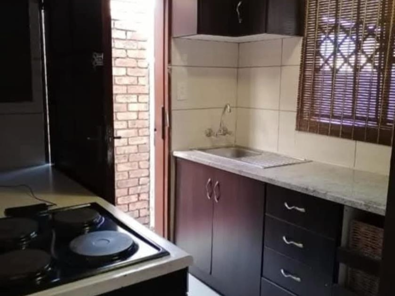 2 bedrooms house to rent in Soshanguve VV - Photo 3