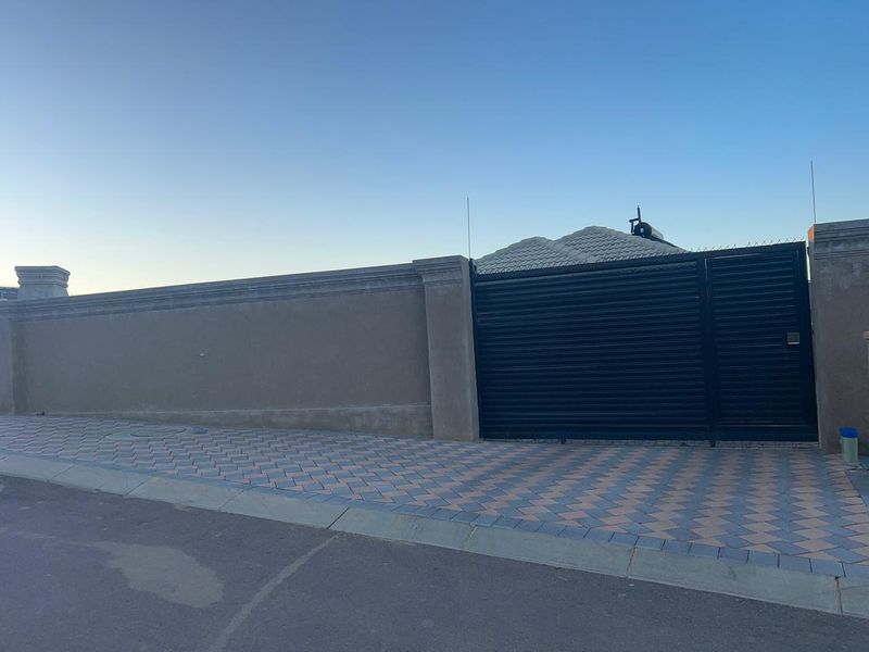 Clayville Ext 45 - R1 350 000 Family Home - Photo 7