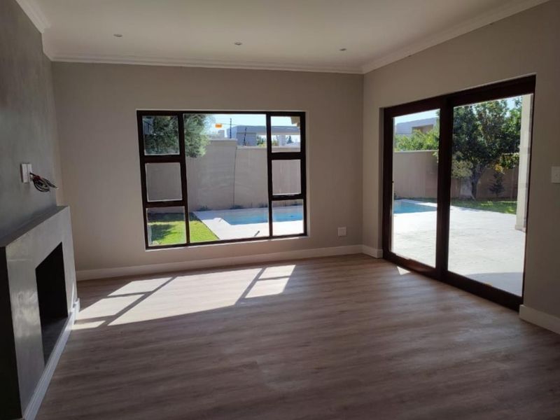 Modern renovated cluster in desirable Morningside complex - Photo 2