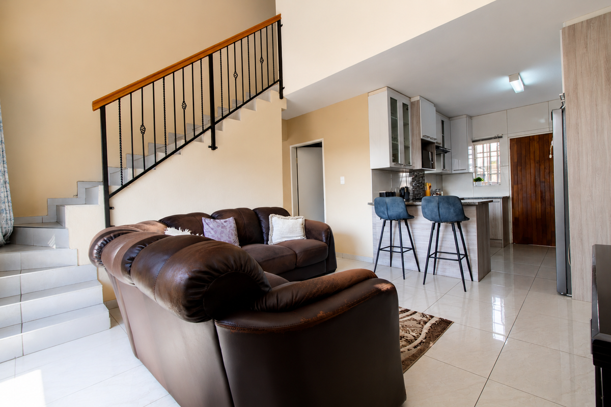 Open-Plan Living with Private En-Suite Upstairs - Photo 4