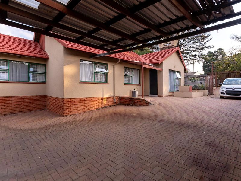 Spacious 3-Bedroom Family Home with Flatlet in Secure Boomed Area Birch Acres - Photo 1