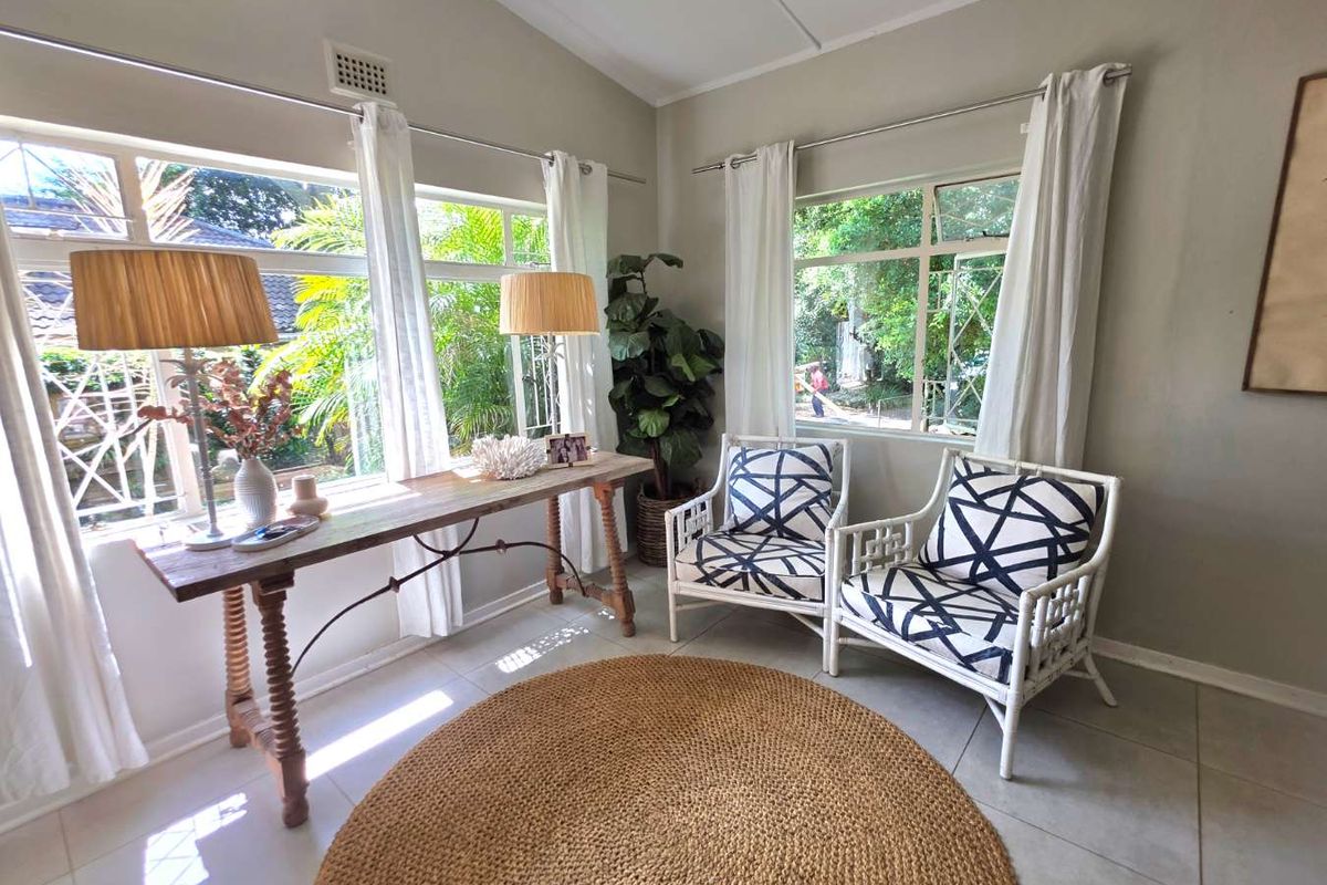 Charming 3 Bedroom Townhouse for Sale in Waterfall – Pet-Friendly with Patio & Garden - Photo 4