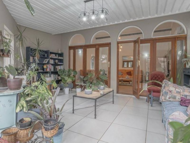 A 4 Bedroom Family Home in Glen Marais - Photo 4