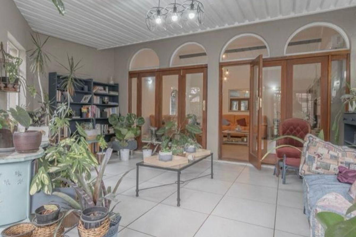 A 4 Bedroom Family Home in Glen Marais - Photo 4