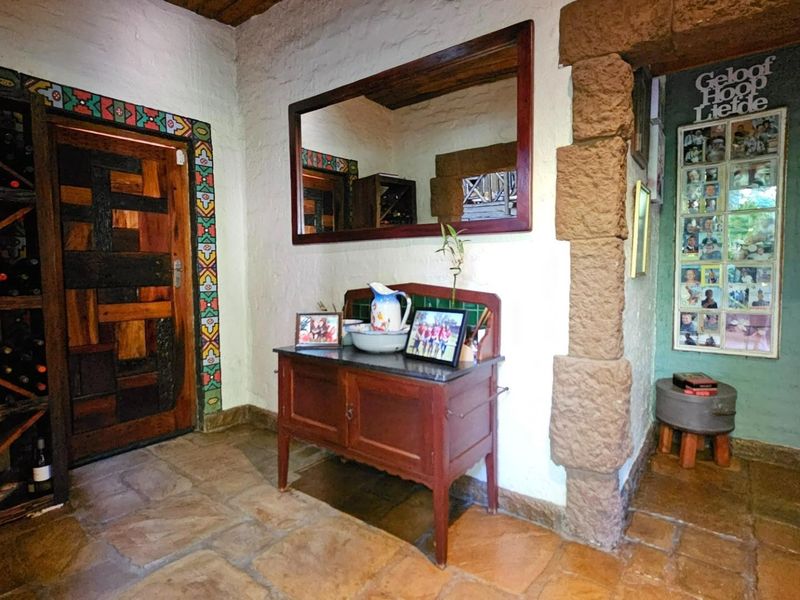 Stay in a Bushveld Lodge right here in the City - Photo 4