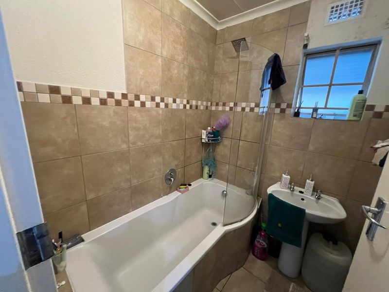 Secure 3-Bedroom Family Home in the Sought-After Leopard's Rest Estate! - Photo 10