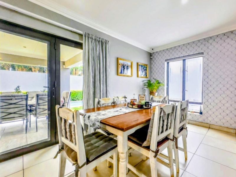Modern, double storey cluster in secure estate - Photo 3