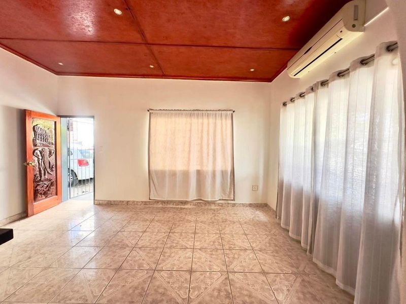 3 Bedroom House for Sale - Photo 2